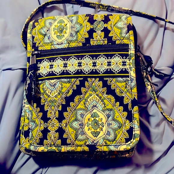 Vera Bradley Handbags - NWOT 🦎VERA.BRADLEY🟢 Crossbody